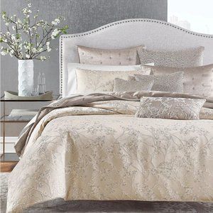 Hudson Park Collection Meadow Silhouette Queen Duvet Cover & Shams Light Tau…